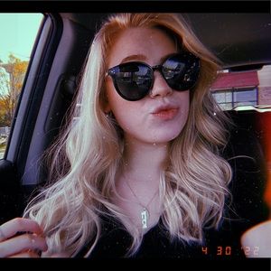 Meet your Posher, Amber